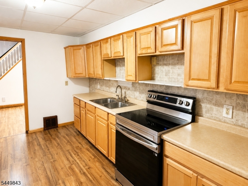 135 Mercer St Property Photo 4