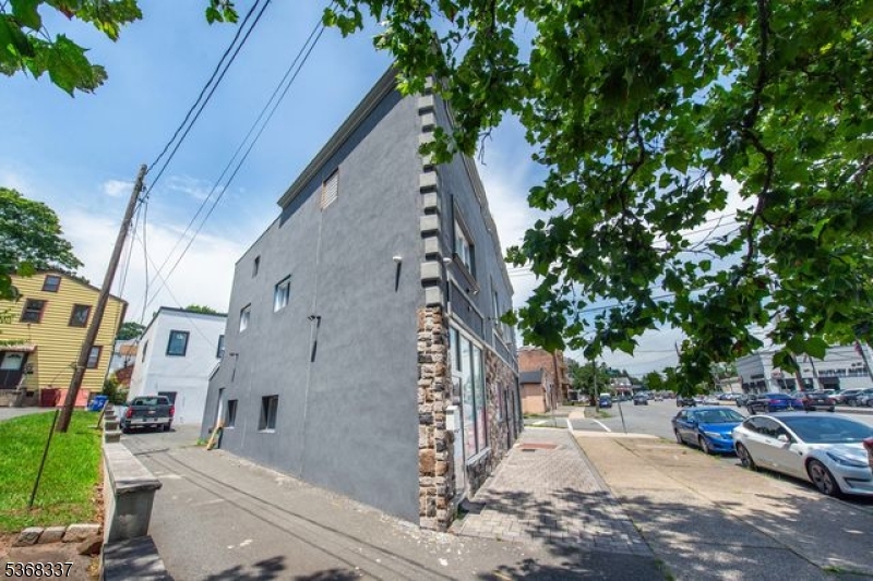 47 Washington Ave Property Photo 4