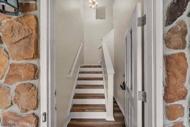 127 Chariot Ct Property Photo 2