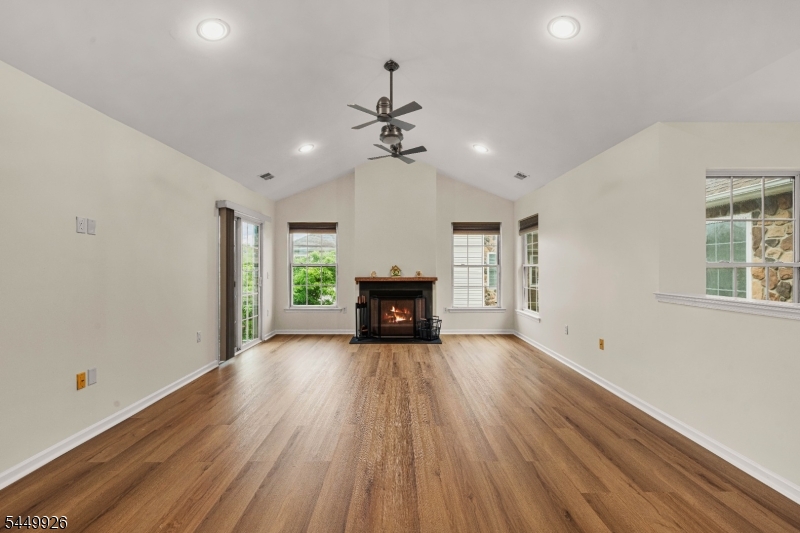 127 Chariot Ct Property Photo 5
