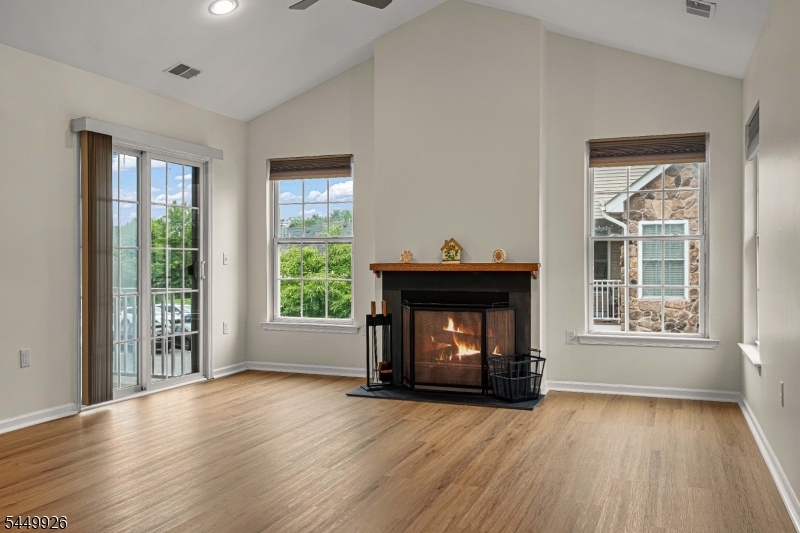 127 Chariot Ct Property Photo 6