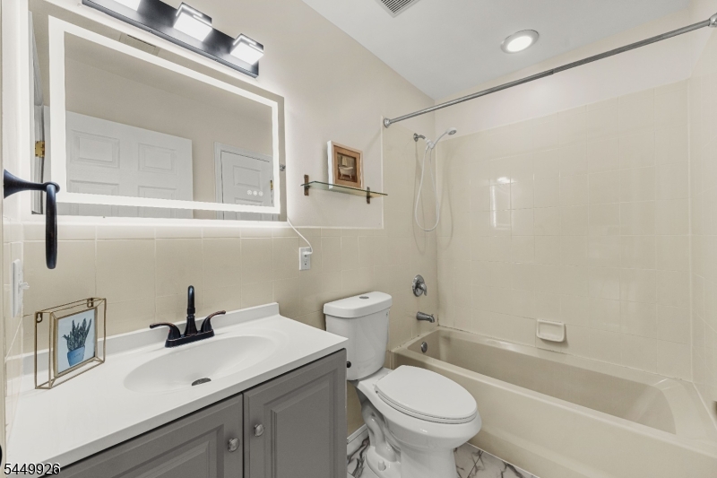 127 Chariot Ct Property Photo 27