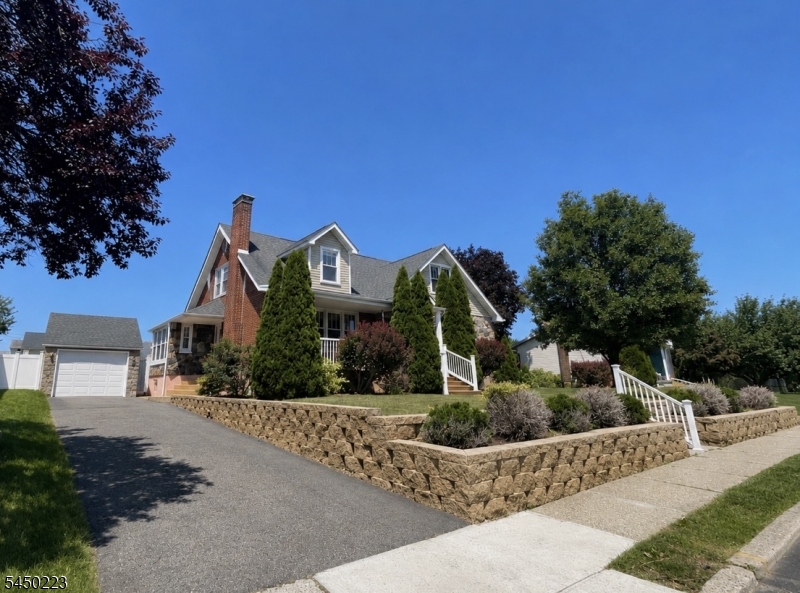 611 Corliss Ave Property Photo 1