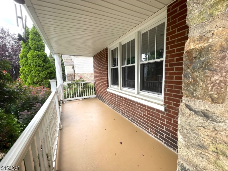 611 Corliss Ave Property Photo 3