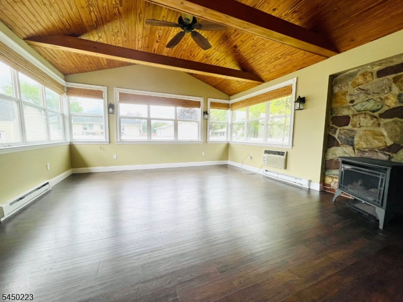 611 Corliss Ave Property Photo 8