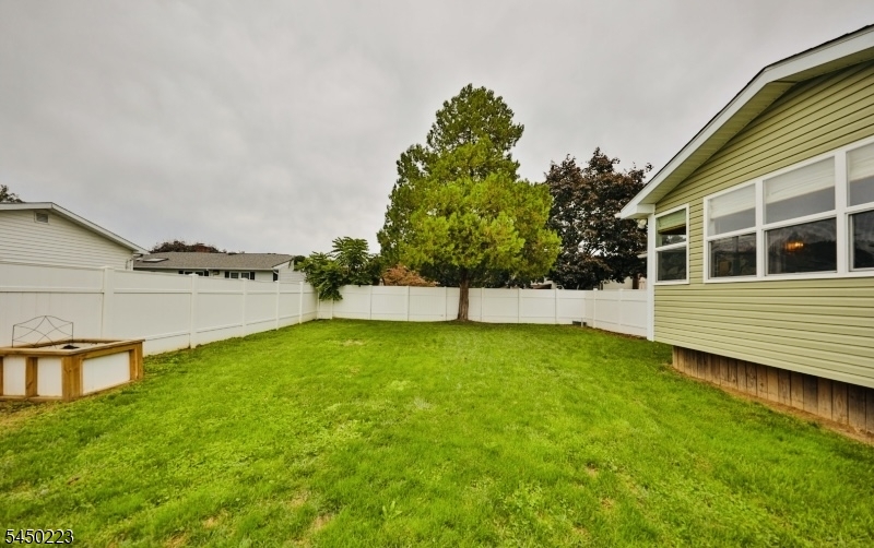 611 Corliss Ave Property Photo 36
