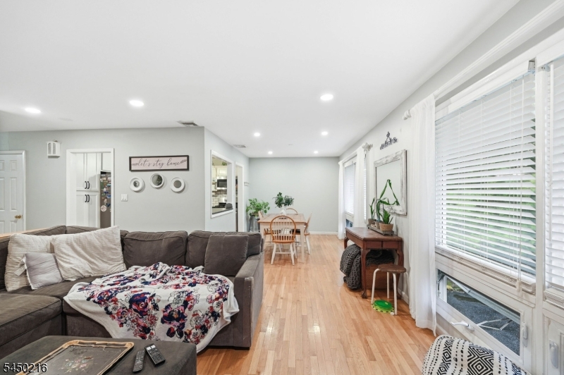 4 Park Pl Property Photo 7