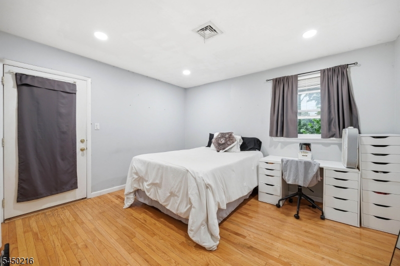 4 Park Pl Property Photo 14