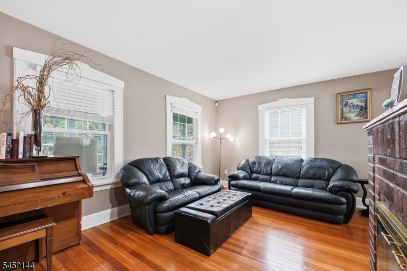 7 Henderson St Property Photo 9