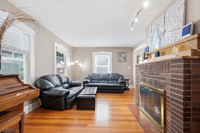 7 Henderson St Property Photo 10
