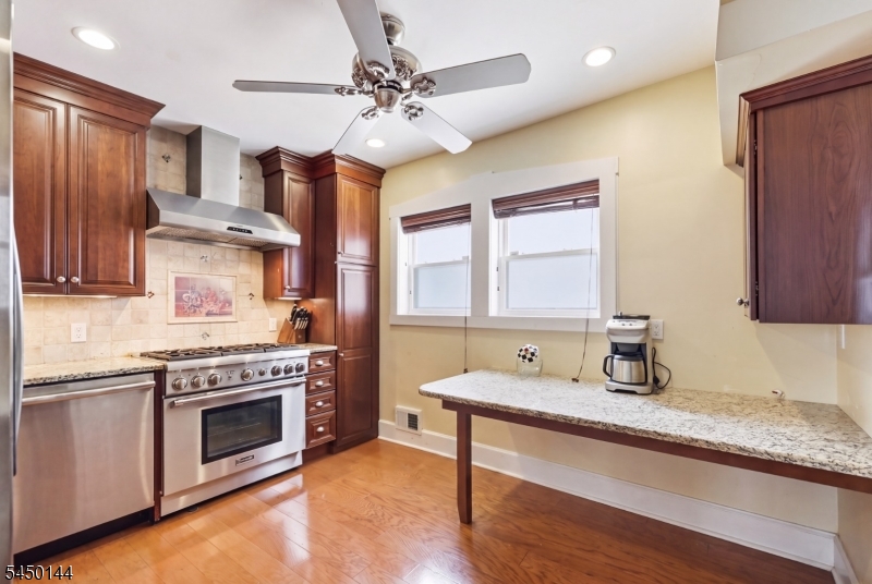 7 Henderson St Property Photo 14