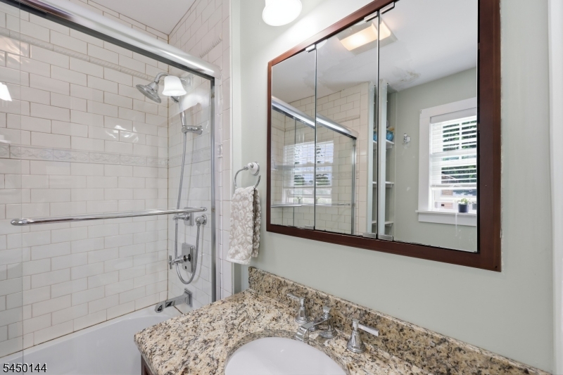 7 Henderson St Property Photo 17