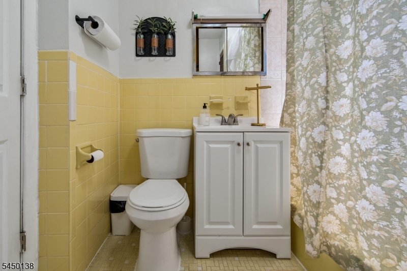 826 Degraw Ave Property Photo 16