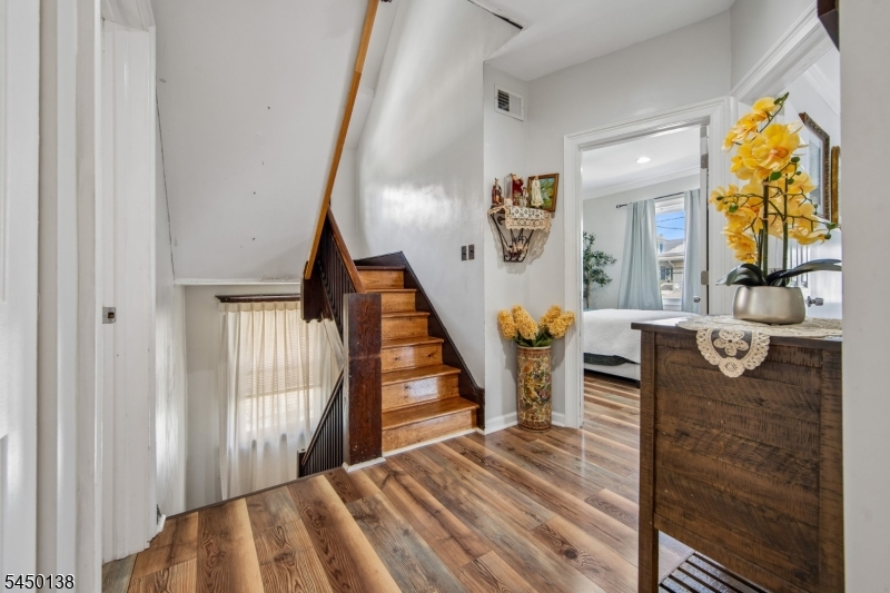 826 Degraw Ave Property Photo 18