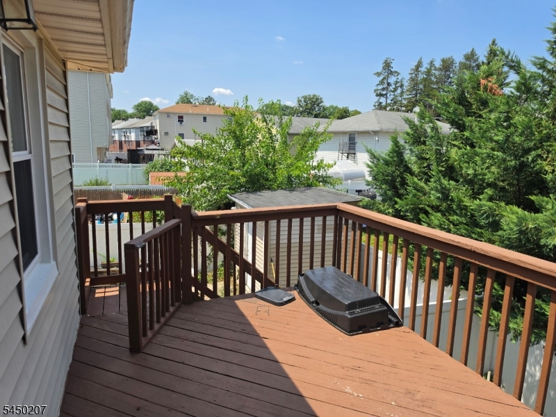 1371 Hamilton St Property Photo 4