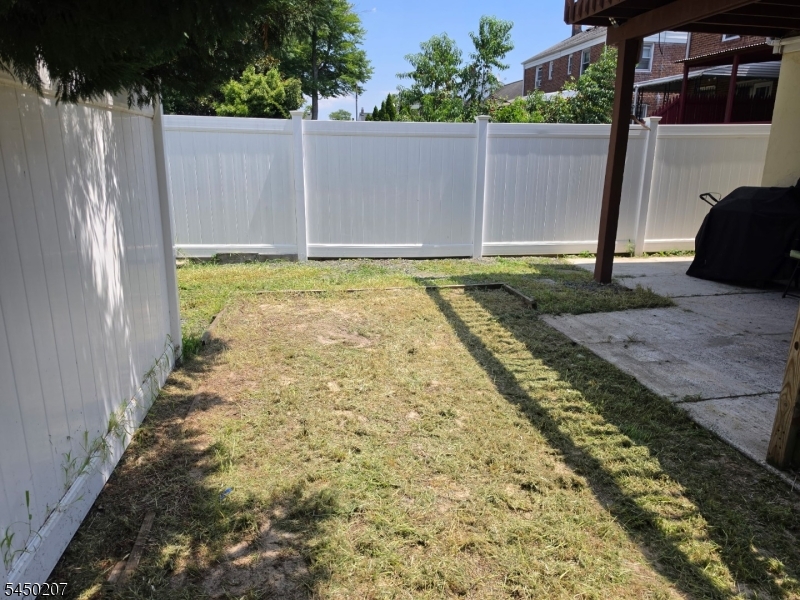 1371 Hamilton St Property Photo 6