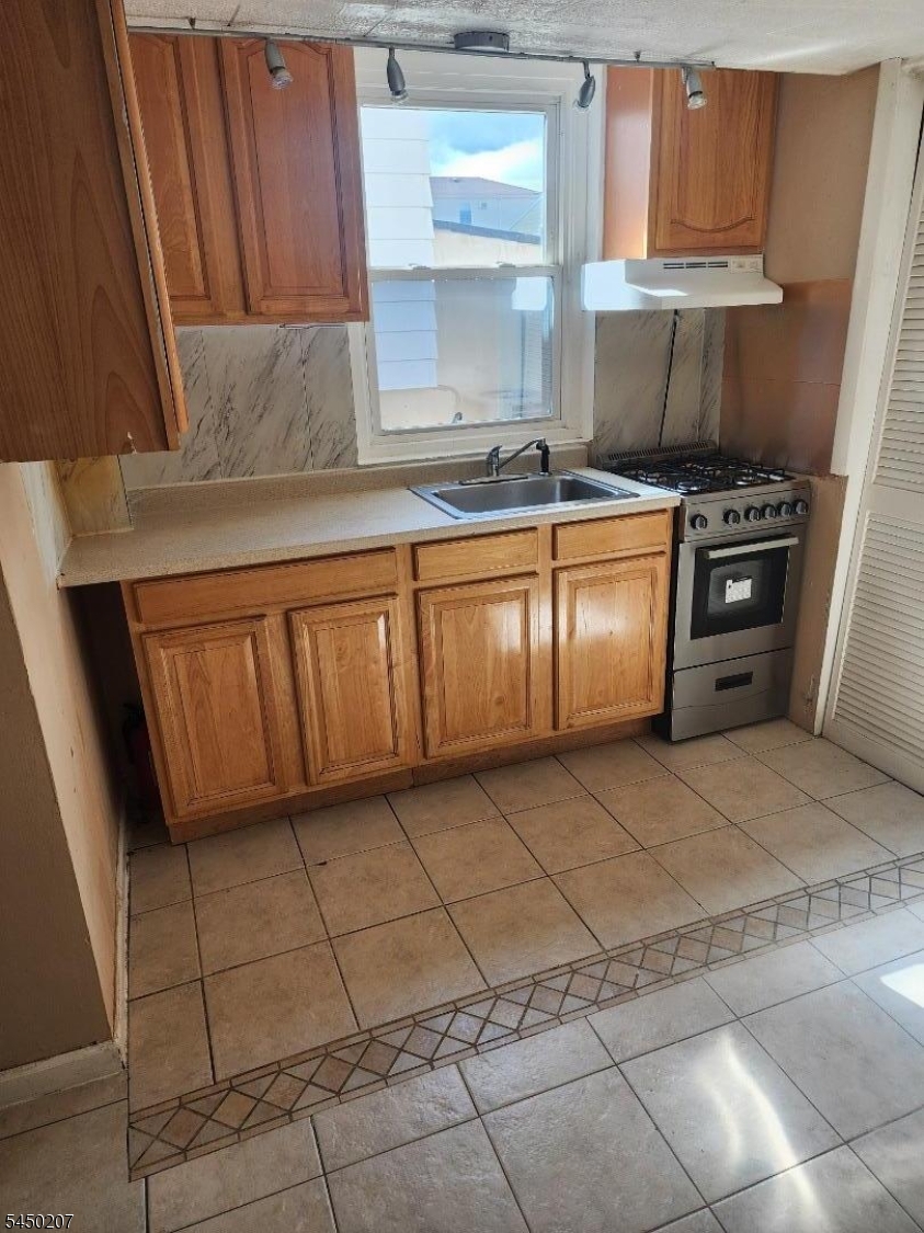 1371 Hamilton St Property Photo 10