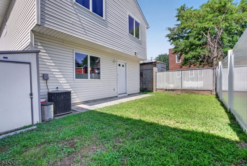 81 Home Pl Property Photo 34