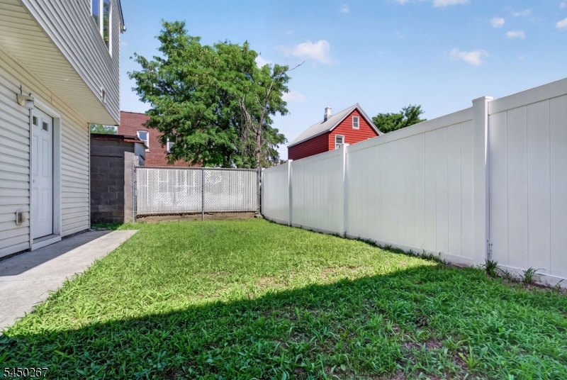81 Home Pl Property Photo 35