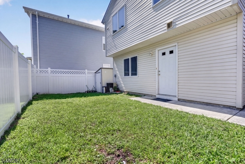 81 Home Pl Property Photo 36