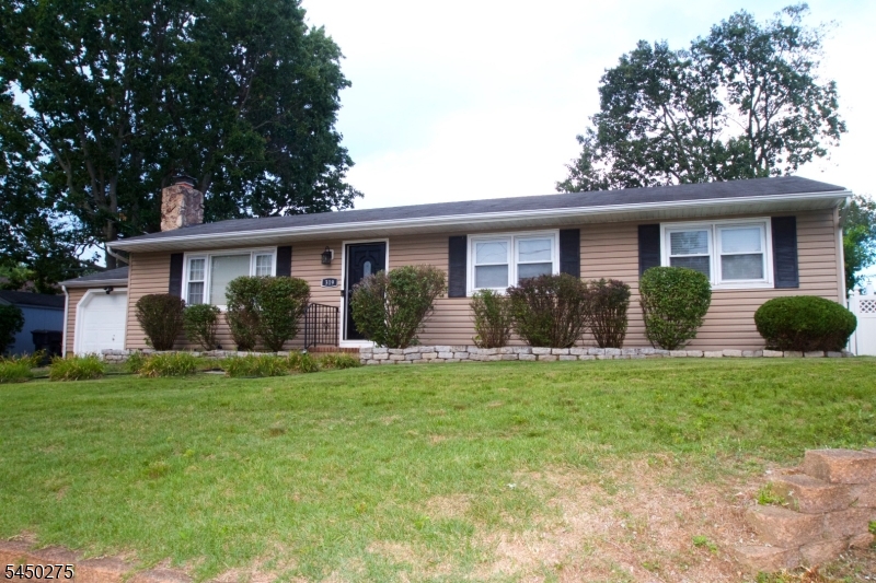 319 Spruce Dr Property Photo 1