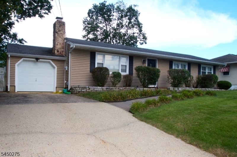 319 Spruce Dr Property Photo 2