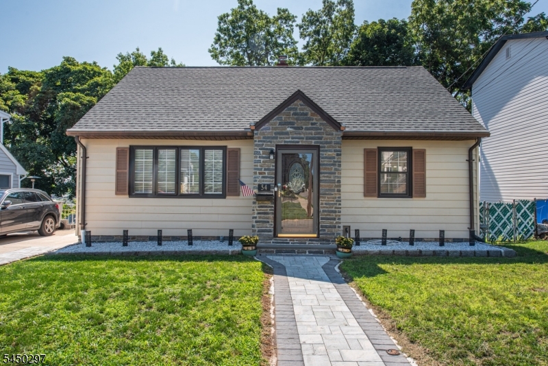 54 Hasbrouck Ave Property Photo 1