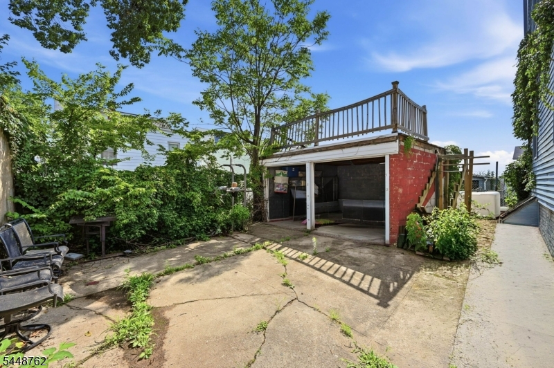 185 Grumman Ave Property Photo 17
