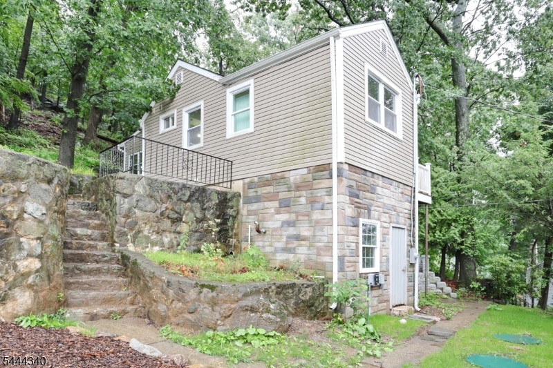 13 Mountain Glen Rd Property Photo 2
