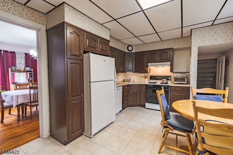 37 W High St Property Photo 15