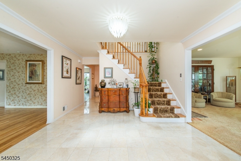 9 Puddingstone Way Property Photo 6