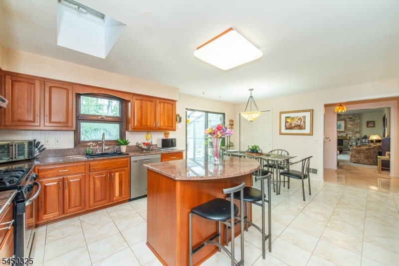 9 Puddingstone Way Property Photo 12