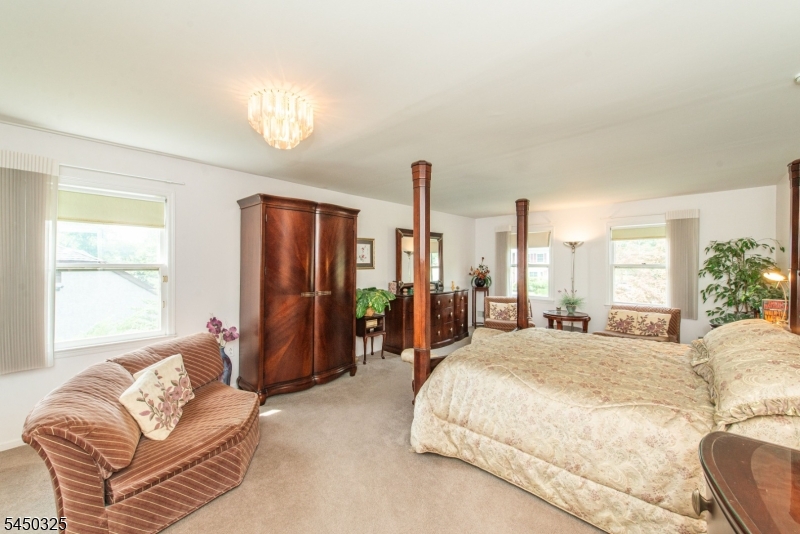9 Puddingstone Way Property Photo 21