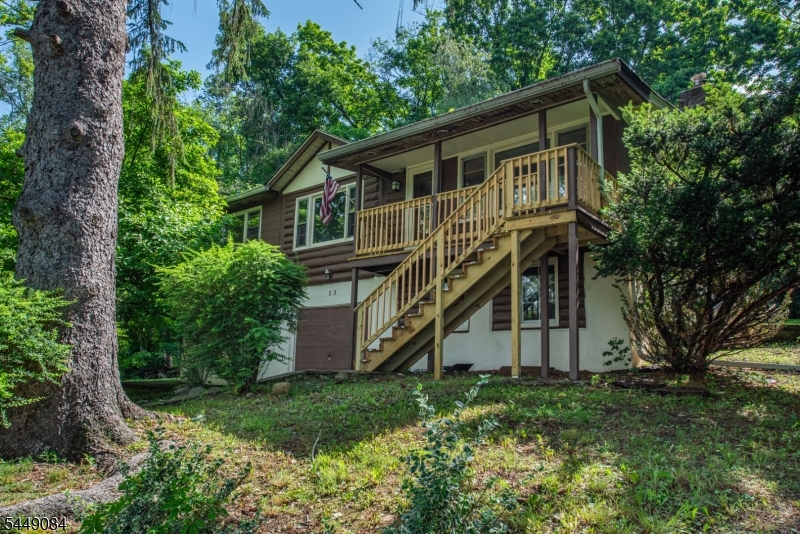 23 Lakeside Ave Property Photo 1