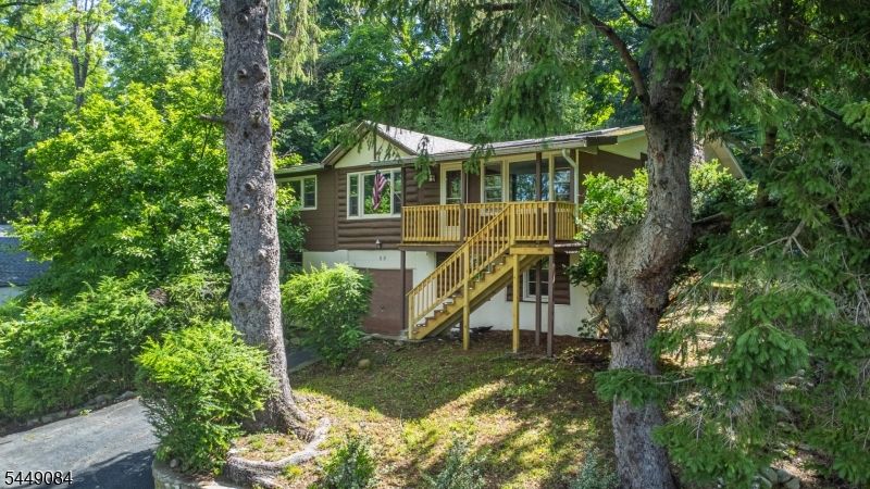 23 Lakeside Ave Property Photo 4