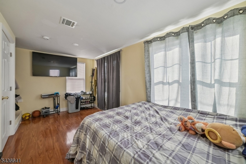 1321 Clinton Ave 2 Property Photo 13