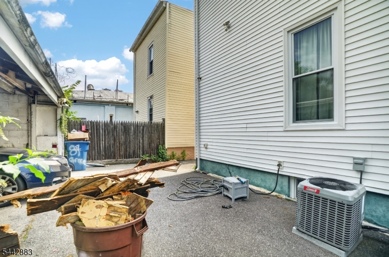 81 Grace St Property Photo 16