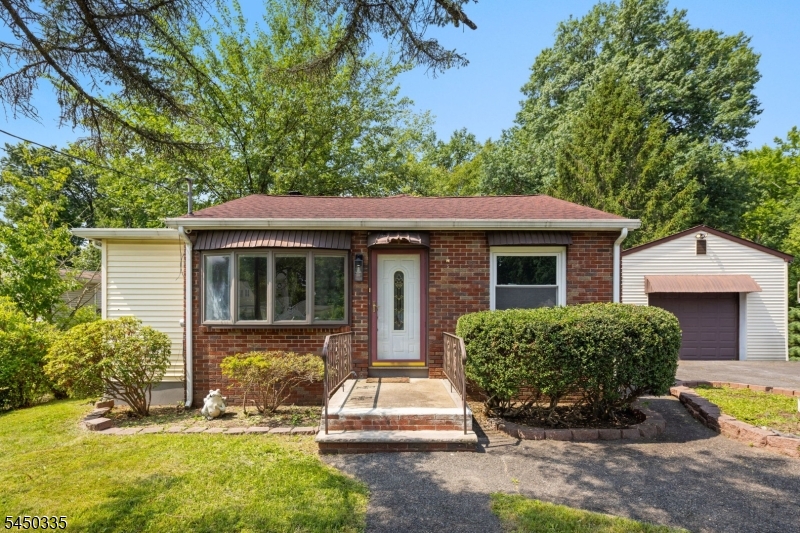 618 Wood Ave Property Photo 1