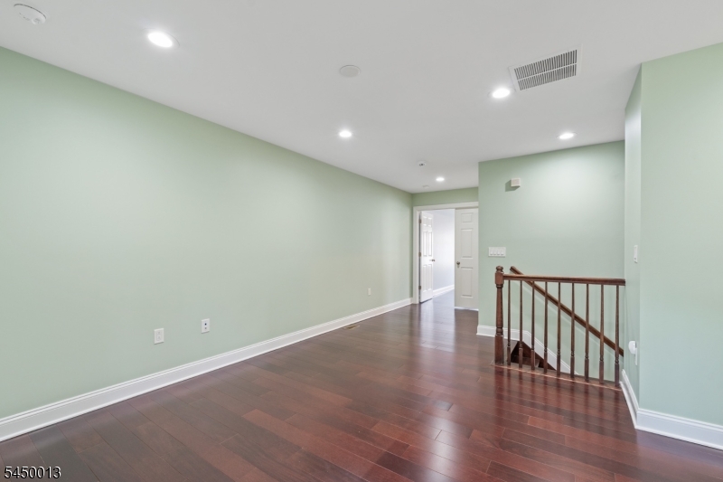 33 Cortland Pl Property Photo 28