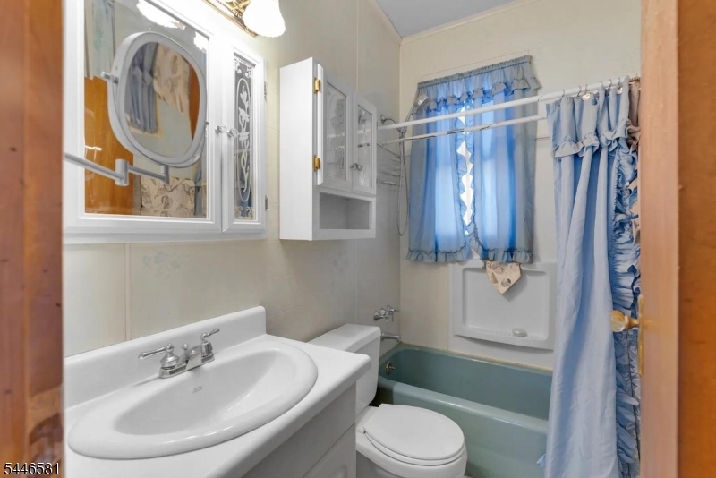 58 Piaget Ave Property Photo 28