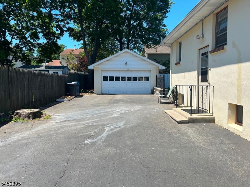 129 Hampton St Property Photo 4