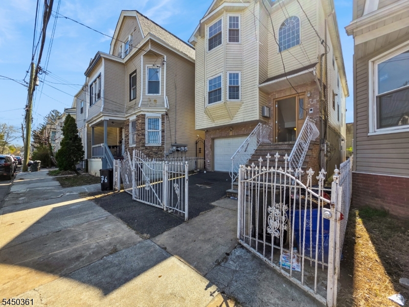 78 Beverly St Property Photo 1