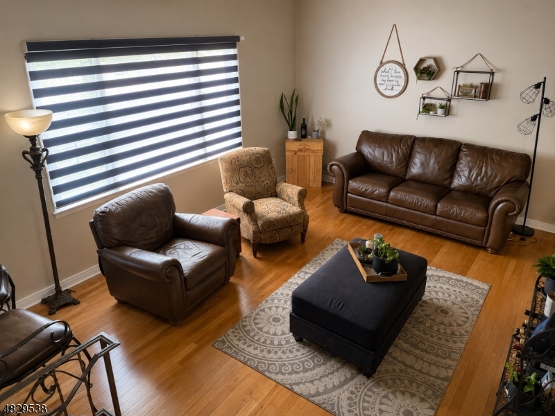 728 Taft Ave Property Photo 6