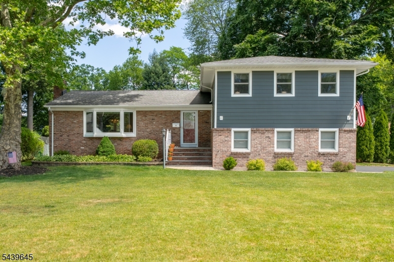6 Woodbine Cir Property Photo 1