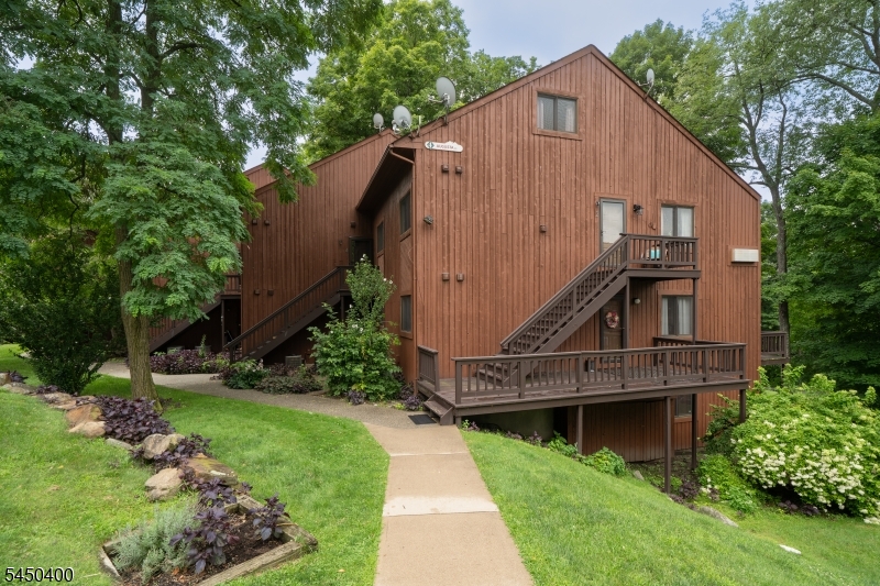 4 Augusta Dr 2 Property Photo 1