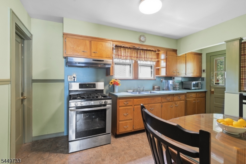 12 Montclair Ave Property Photo 9