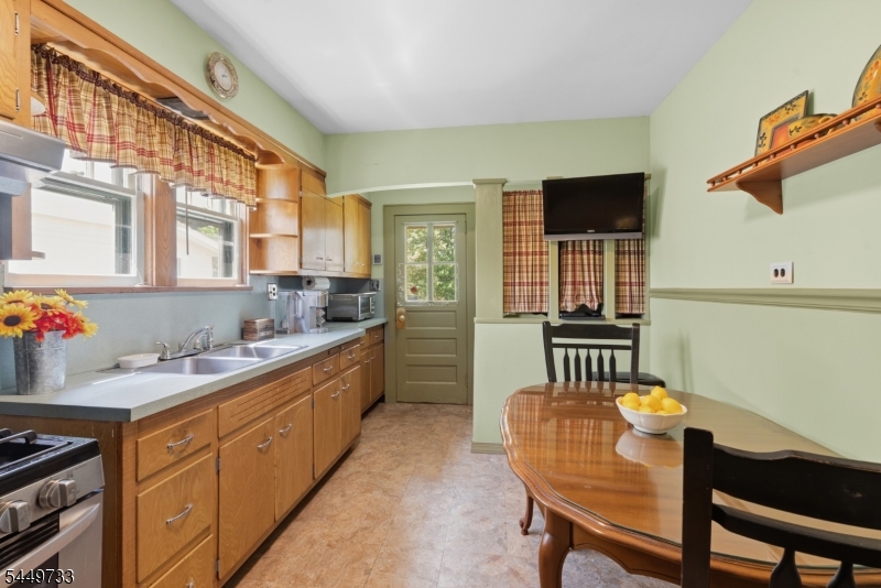 12 Montclair Ave Property Photo 10