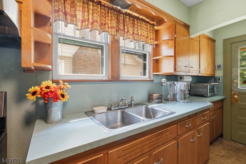 12 Montclair Ave Property Photo 11