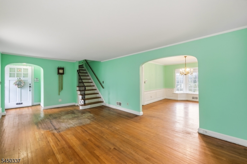 10 Reid Ave Property Photo 7