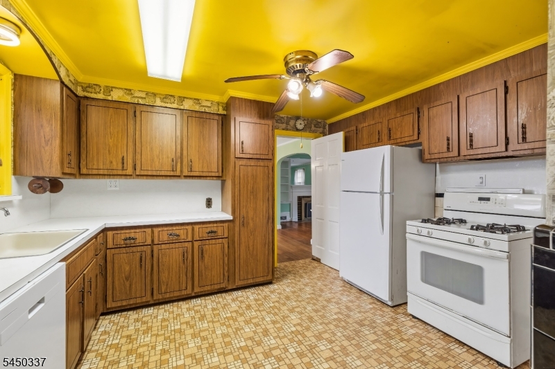 10 Reid Ave Property Photo 15